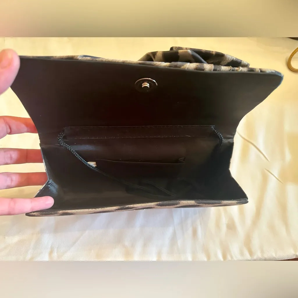 Adorable Leopard Print Handbag - Image 7
