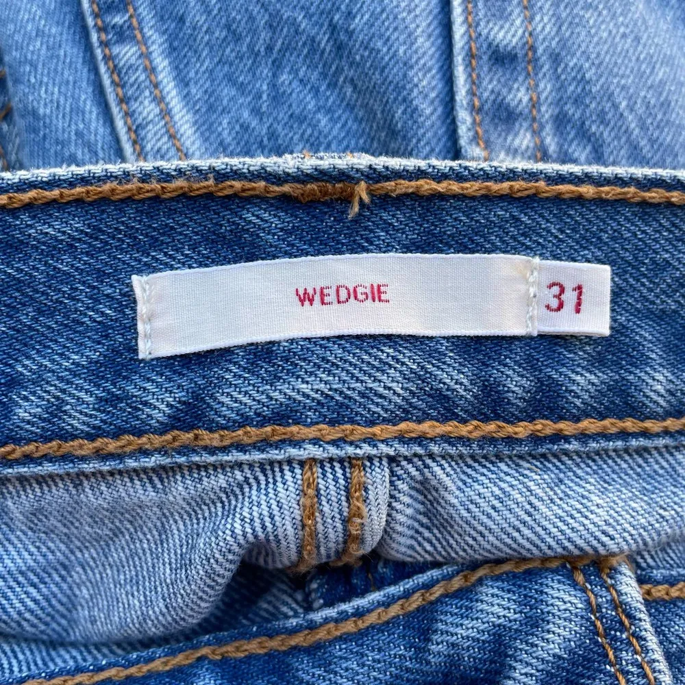 Levi's Wedgie Distressed Ankle Jeans 31 Button Fly - Image 5