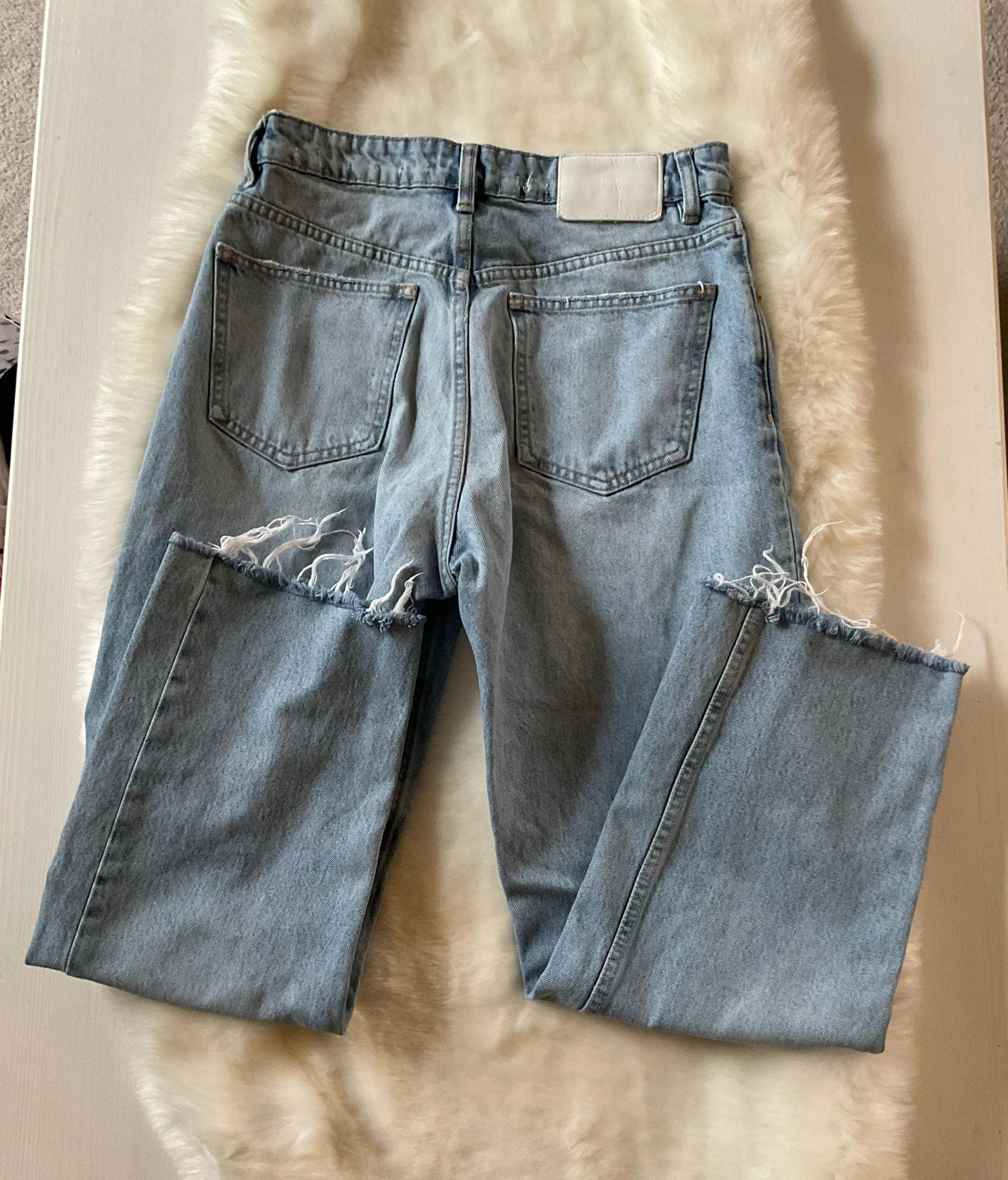 Light Wash Raw Hem High Rise Jeans - Image 6