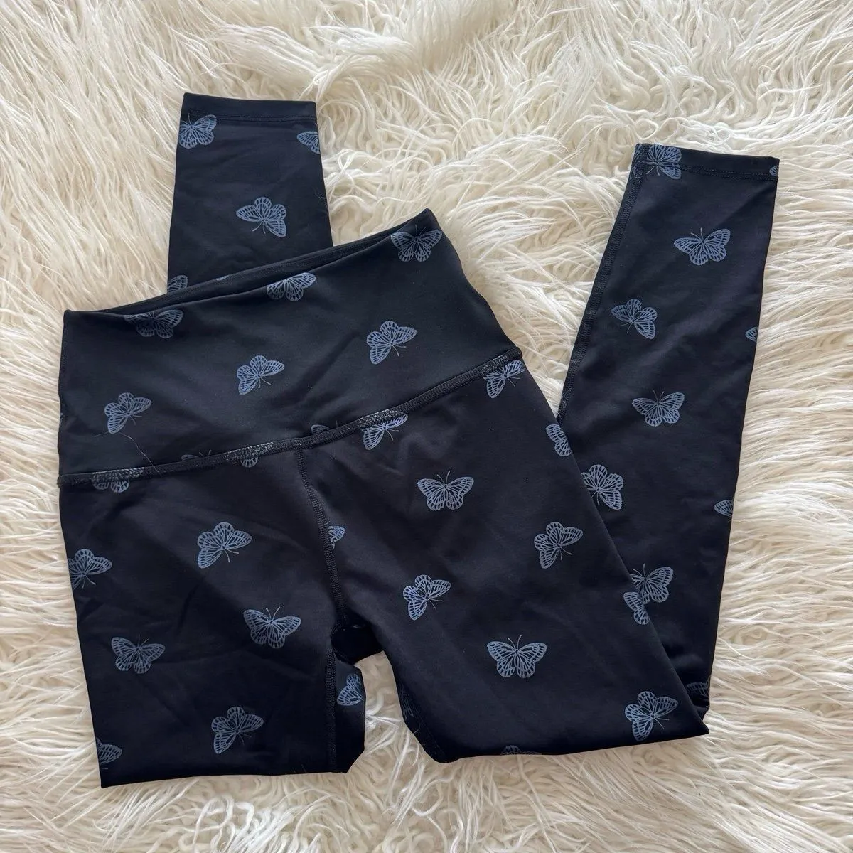 Beyond Yoga Butterfly Shine High-Waisted Midi Leggings
Size XS - Image 2