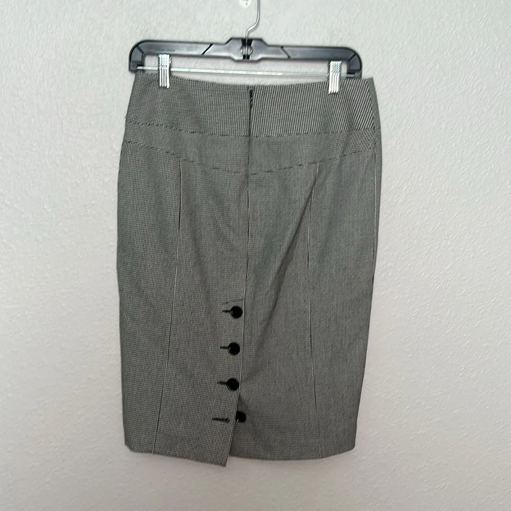 Express Black/White Button Back Pencil Skirt Size 2 - Image 9