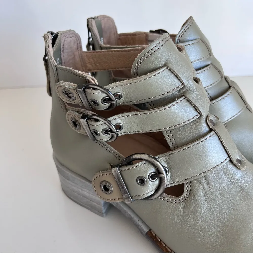 Dromedaris Kelsy Sage Green Pearl Boots Size 8 - Image 2