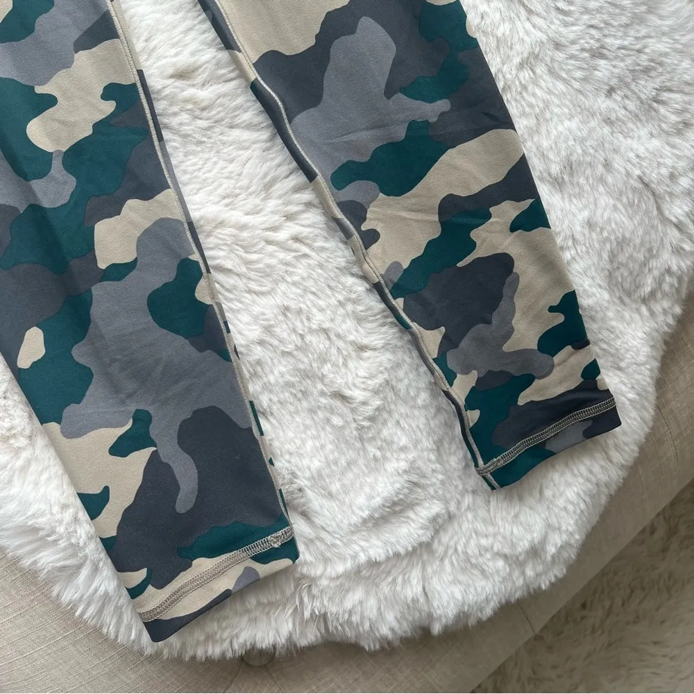 Offline by Aerie Real Me Hi-Rise 7/8 Leggings in Green Camo Size XSmall NWT - Image 2