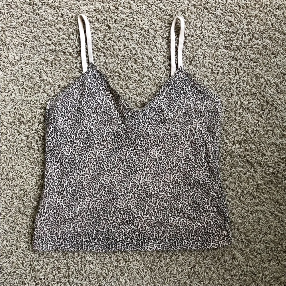 Bisou Bisou leopard cheetah top sz M - Image 2