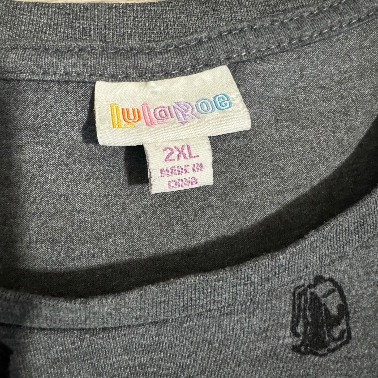 LuLaRoe Gray Graphic Print T Shirt Womens 2XL All Over Print Casual Top - Image 9