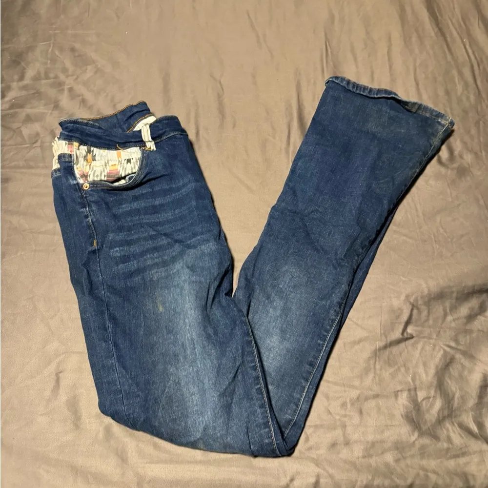 Ranch Dress’n Blue Boot Cut Jeans with Patterned Pocket Size 10 - Image 2