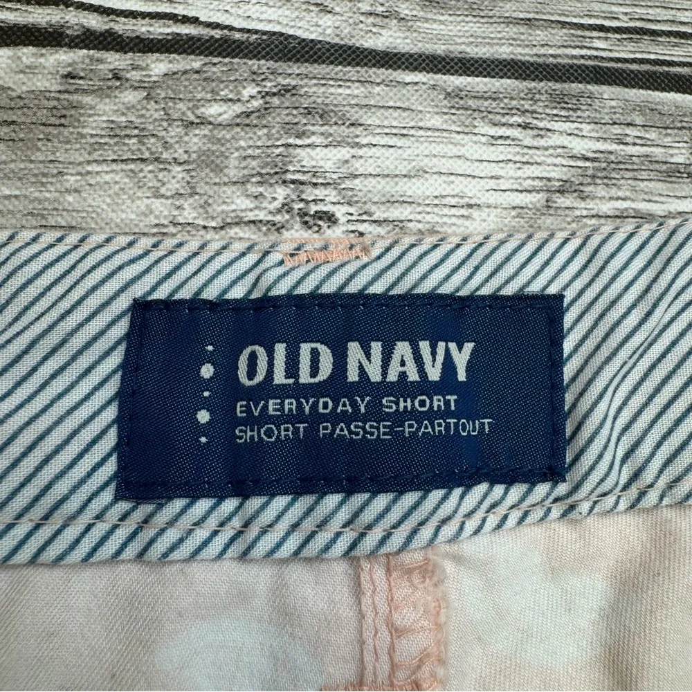 Old Navy Women's Citrus Lemon Print Everyday Shorts 4 Peach Salmon Pink White - Image 6