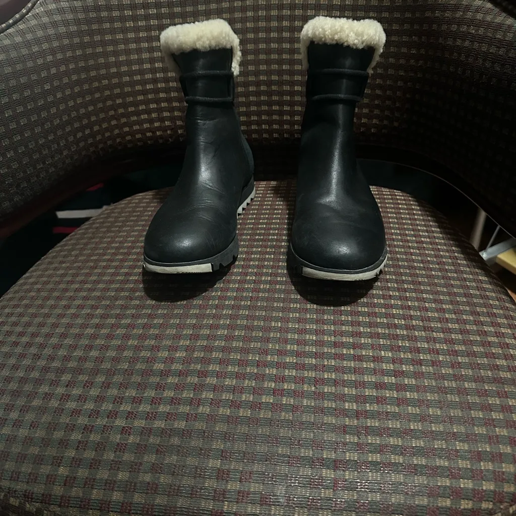 Sorel  Harlow Sherpa Ankle Boots  Size 6 - Image 3