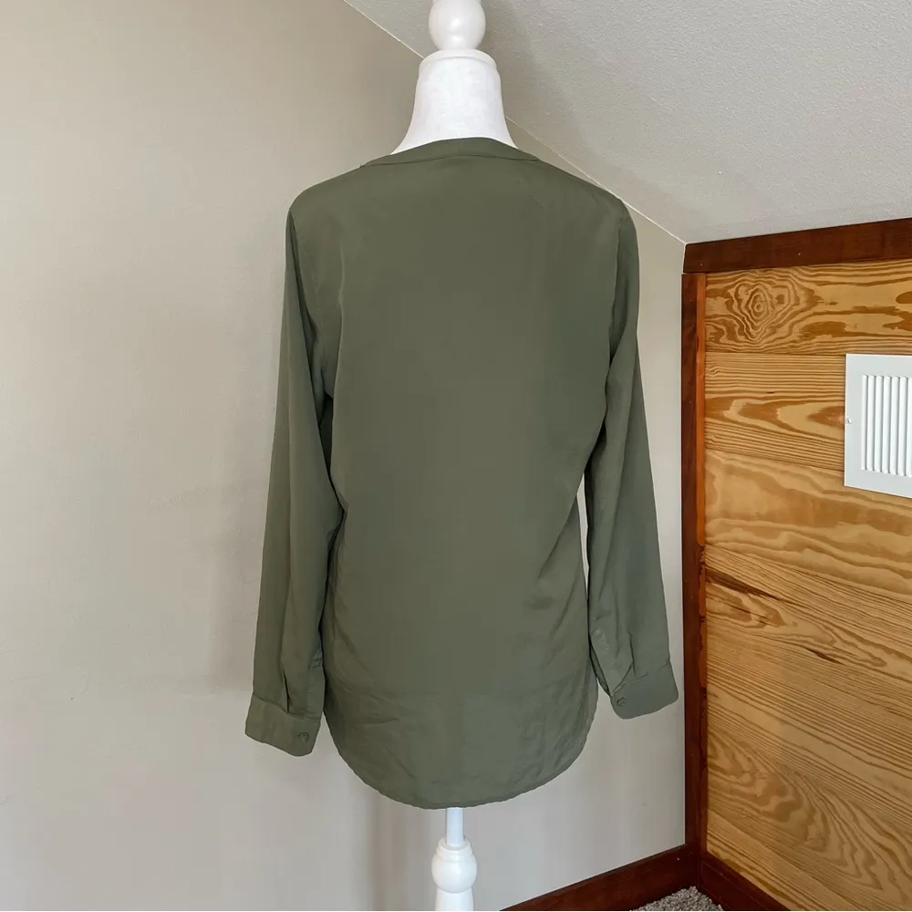 Old Navy Olive Green Half Button Top Blouse Small - Image 3
