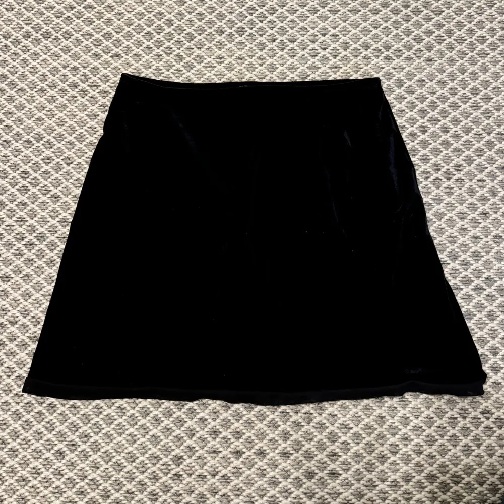 Vintage Velvet Skirt Size Medium Black Y2K Mini Fairy Goth Made in USA - Image 2