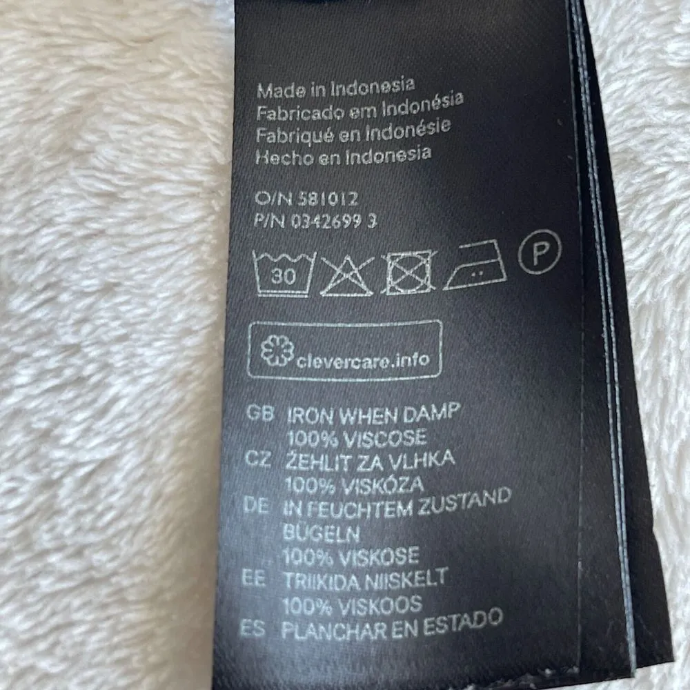 H&M Geometric Print Blouse Top Womens Size 10 Blue Long Sleeve Back Keyhole Soft - Image 7