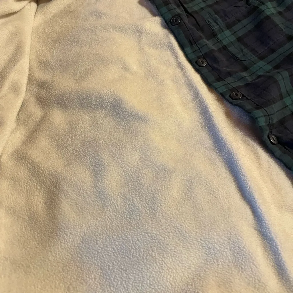 LL Bean women’s Sherpa lined Green and navy Plaid Button - Image 9