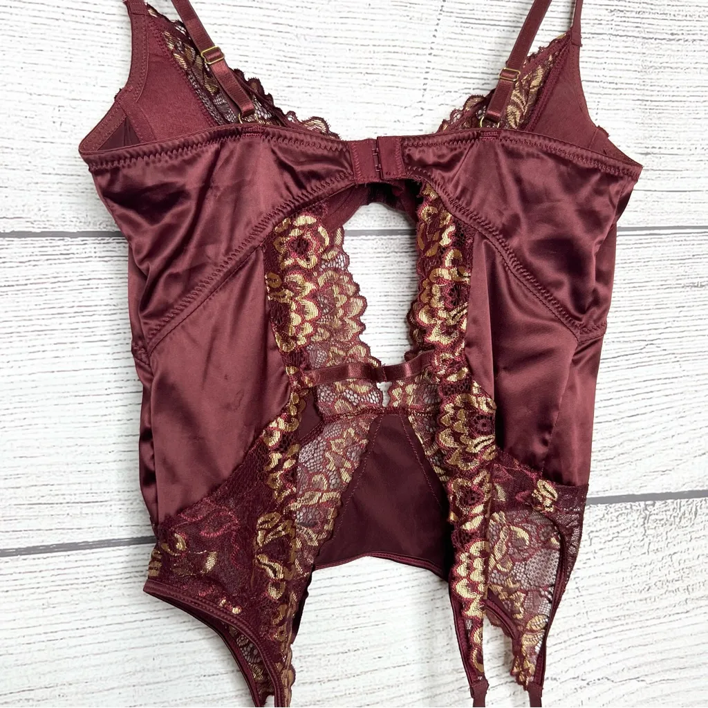 Frederick’s of Hollywood Burgundy Satin & Gold Lace Bustier w/ Garter Straps - Image 7
