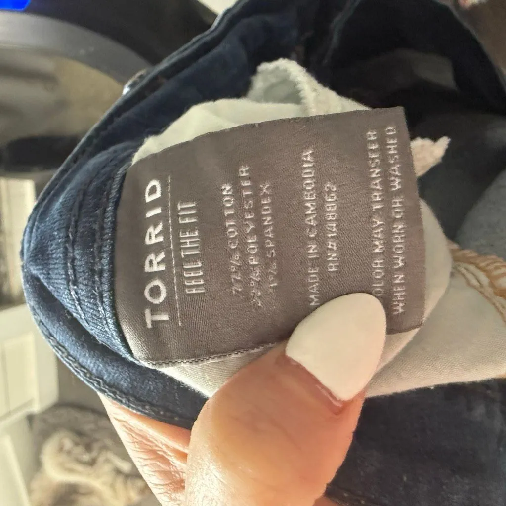 Torrid Women’s 28R Cutoff Jeans - Image 5