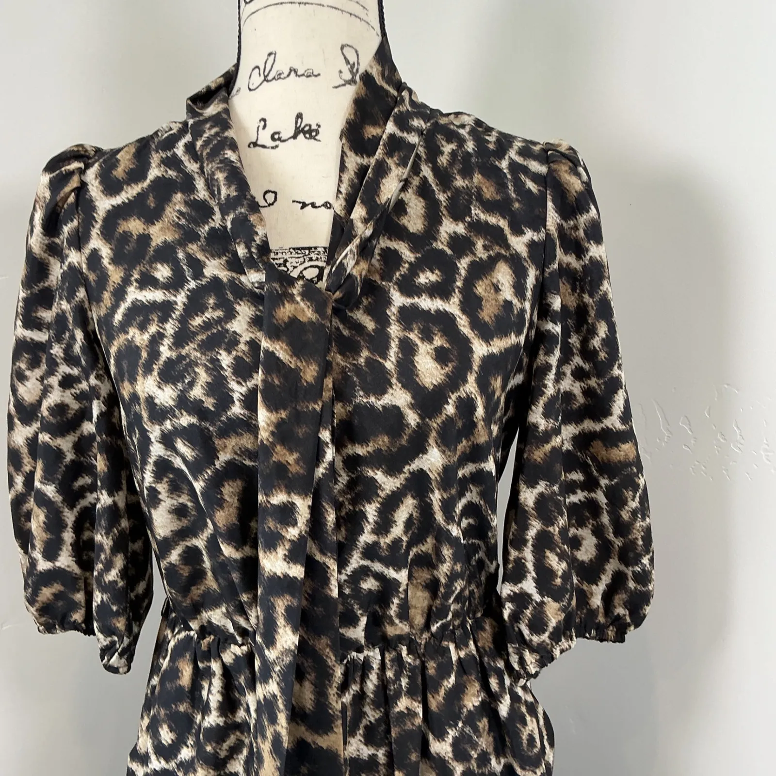 Vince‎ Camuto Leopard Print Tie Neck Dress Womens Size 4 Midi Puff Sleeve - Image 4