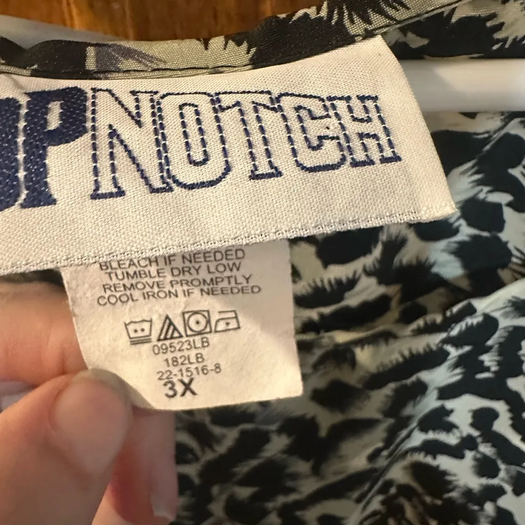 Chic Monochrome Animal Print Blouse Black Size 3X - Image 3