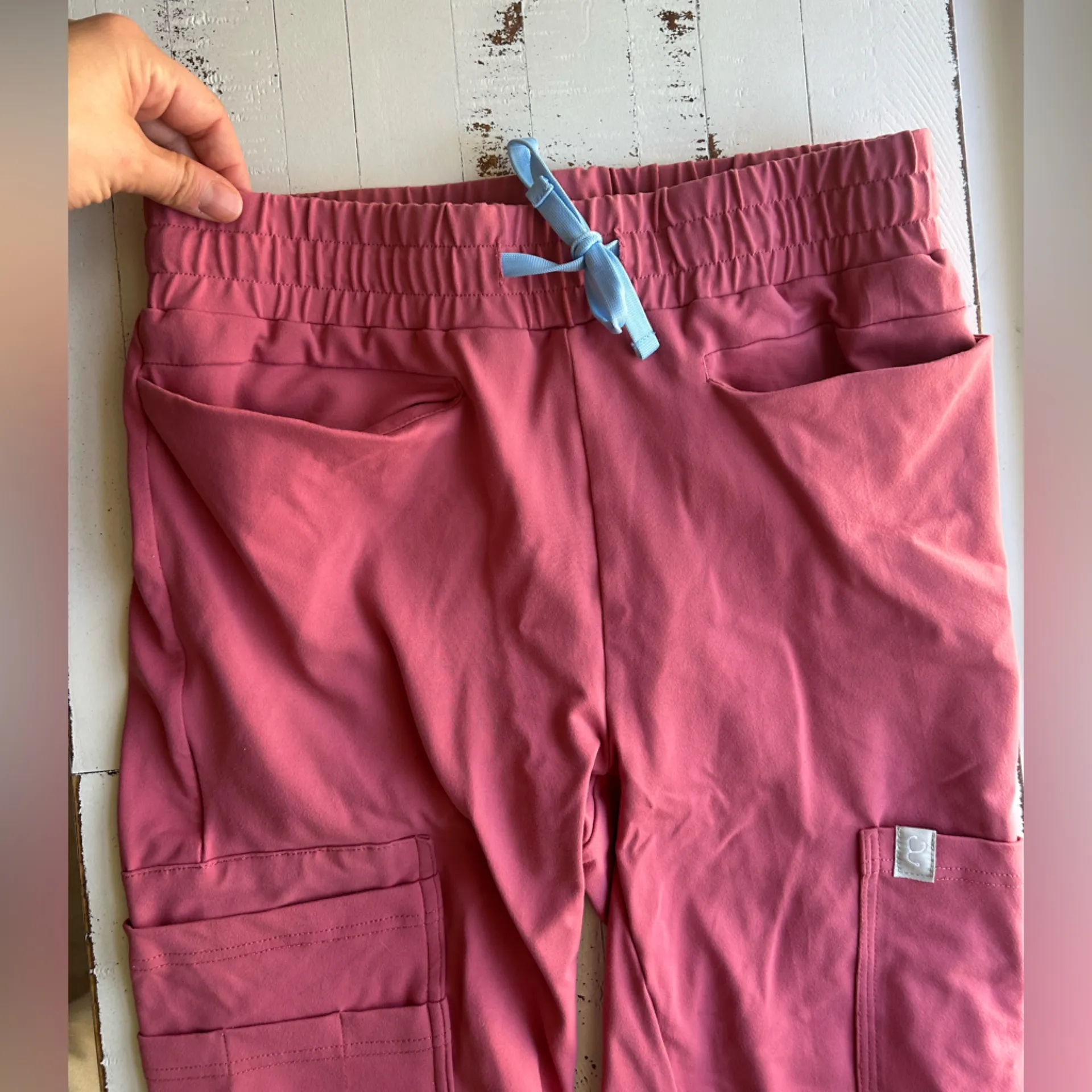 Scope scrubs set in pink - Image 8