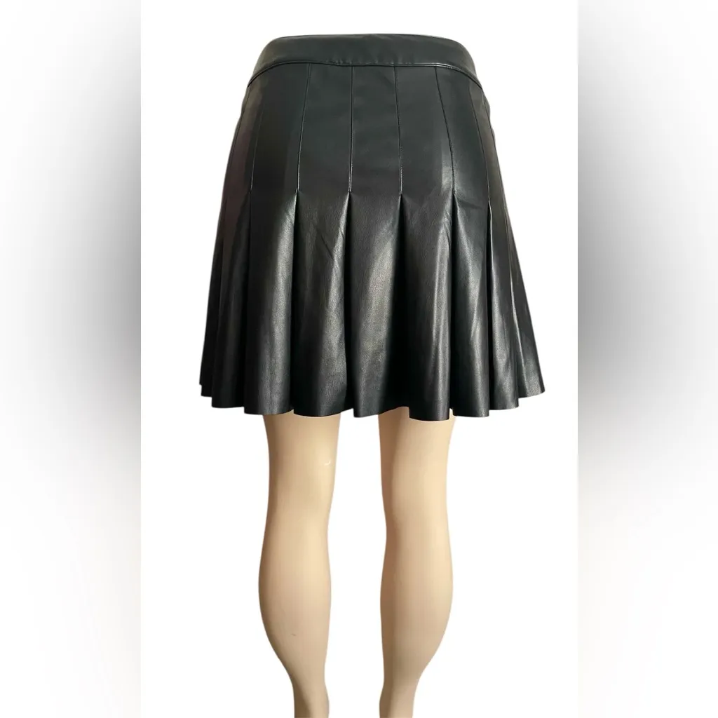 Arizona Faux Leather
Womens Pleated Skirt Juniors, Color: Black Sz XL - Image 3