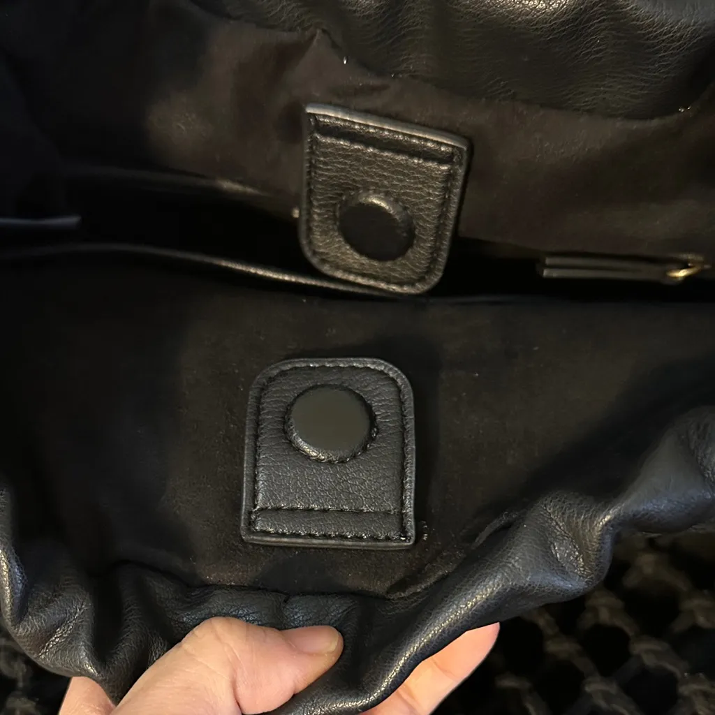 Elizabeth and James Black Mesh Market Shoulder Bag - Image 5