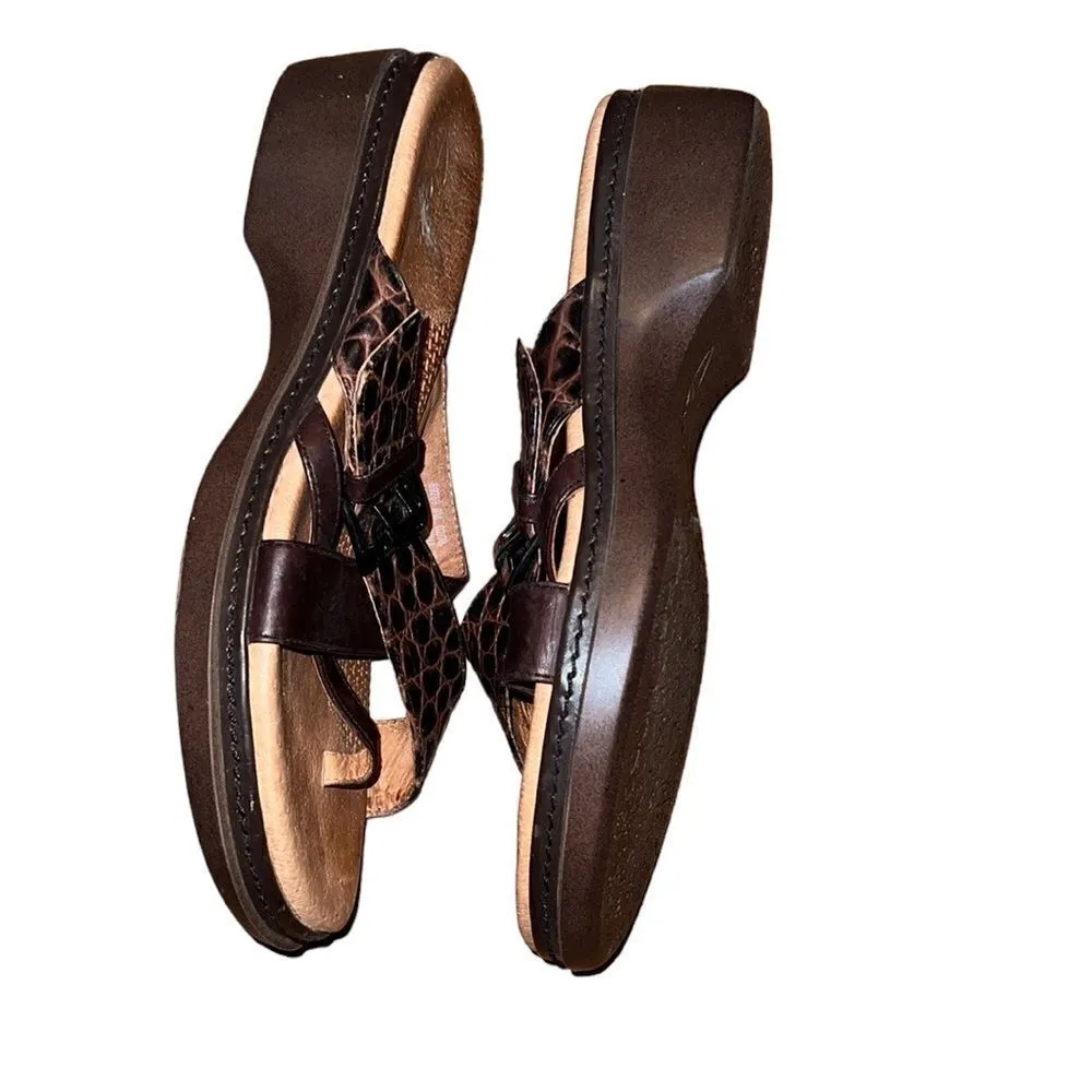 Clarks Brown Leather Thong Sandals Size 8 M - Image 4