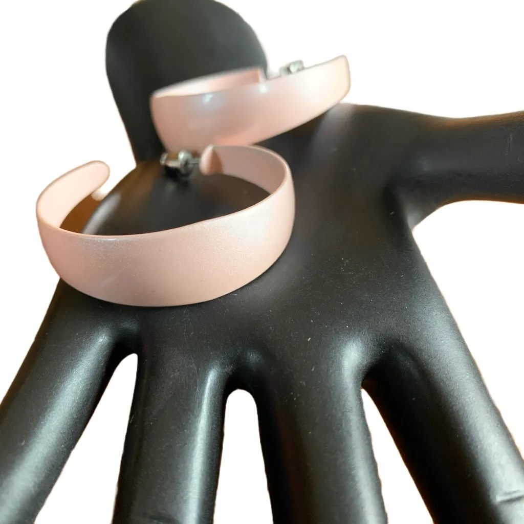 VINTAGE 1980'S LIGHT PEACH PEARLIZED HOOP EARRINGS Pink - Image 7