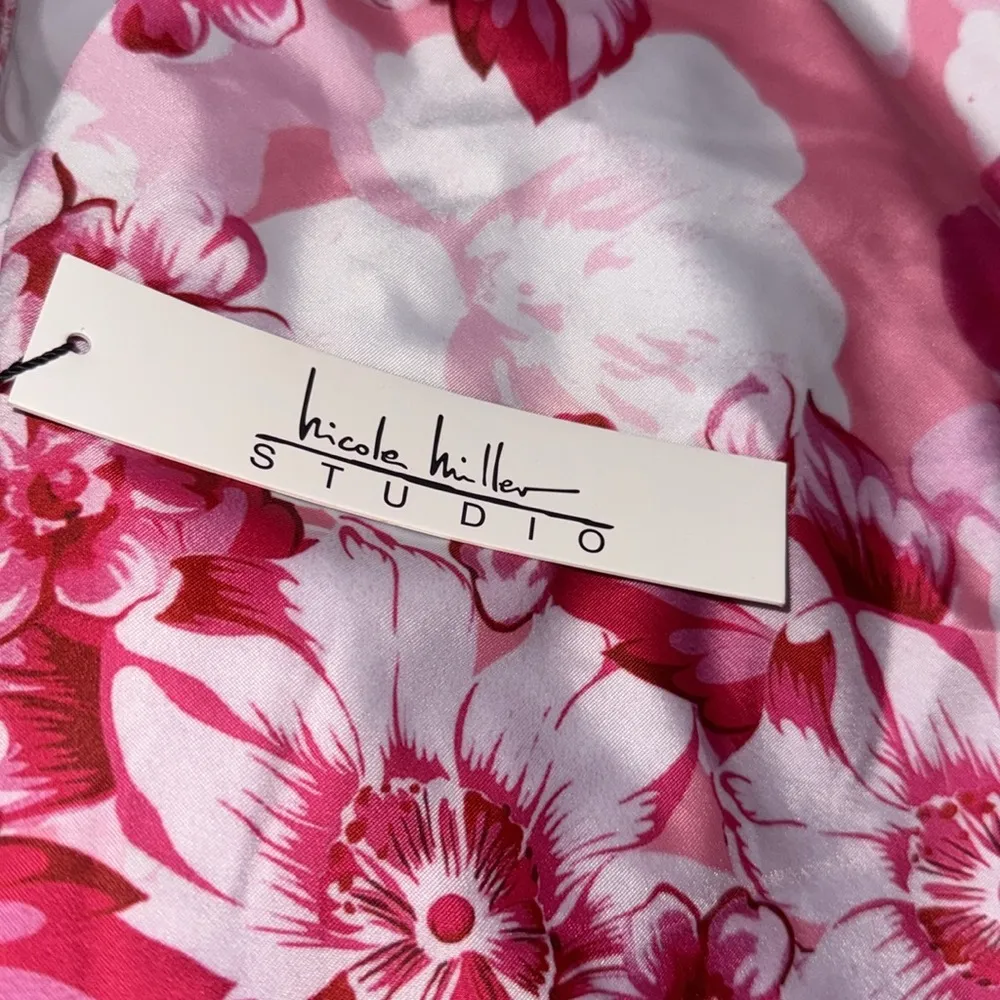 NWT Nicole Miller Studio 1PC SWIMSUIT WISIDE RUCHING In PRETTY LADY PRINT - Image 5