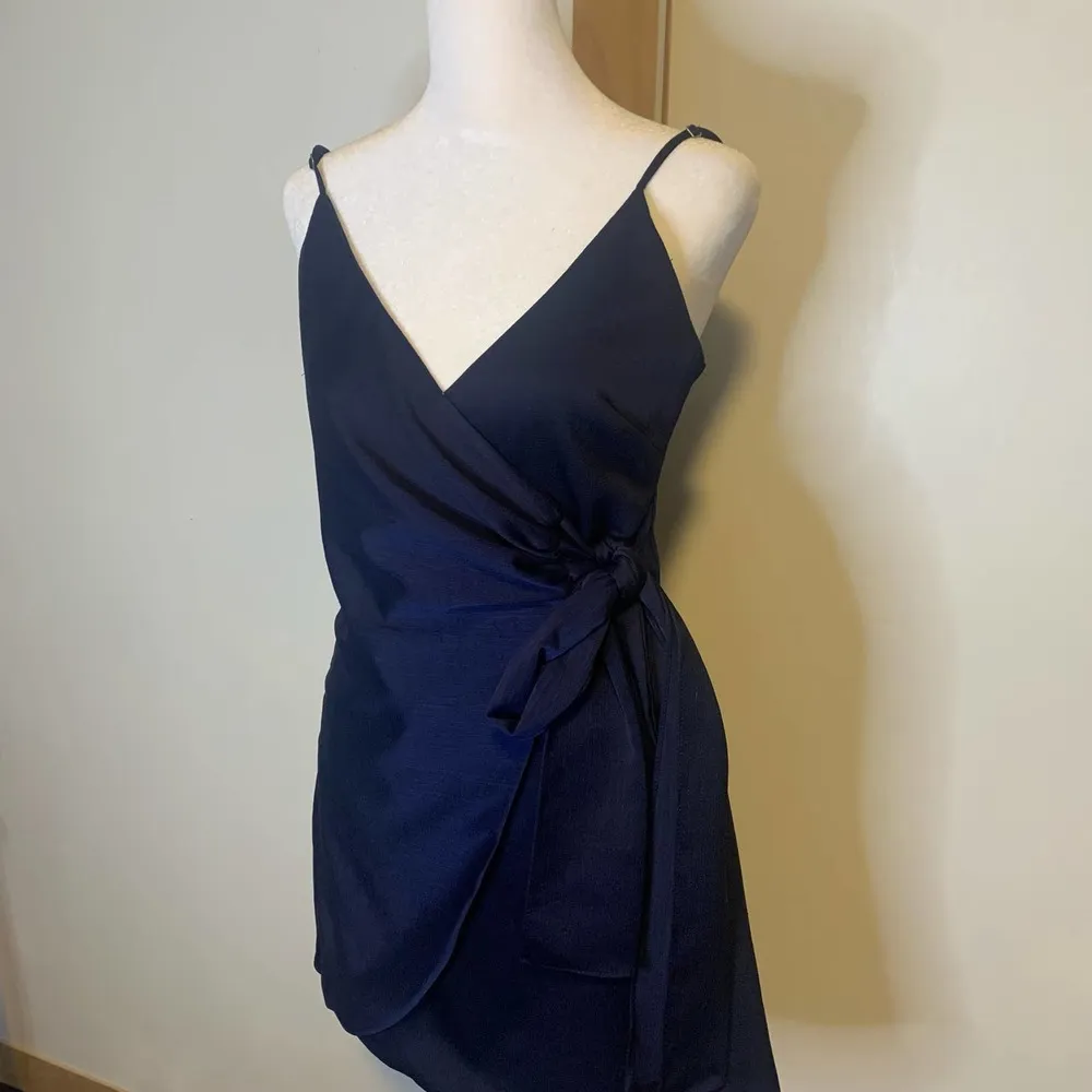 Selfie Leslie navy blue v-neck sleeveless mini wrap dress size S - Image 3