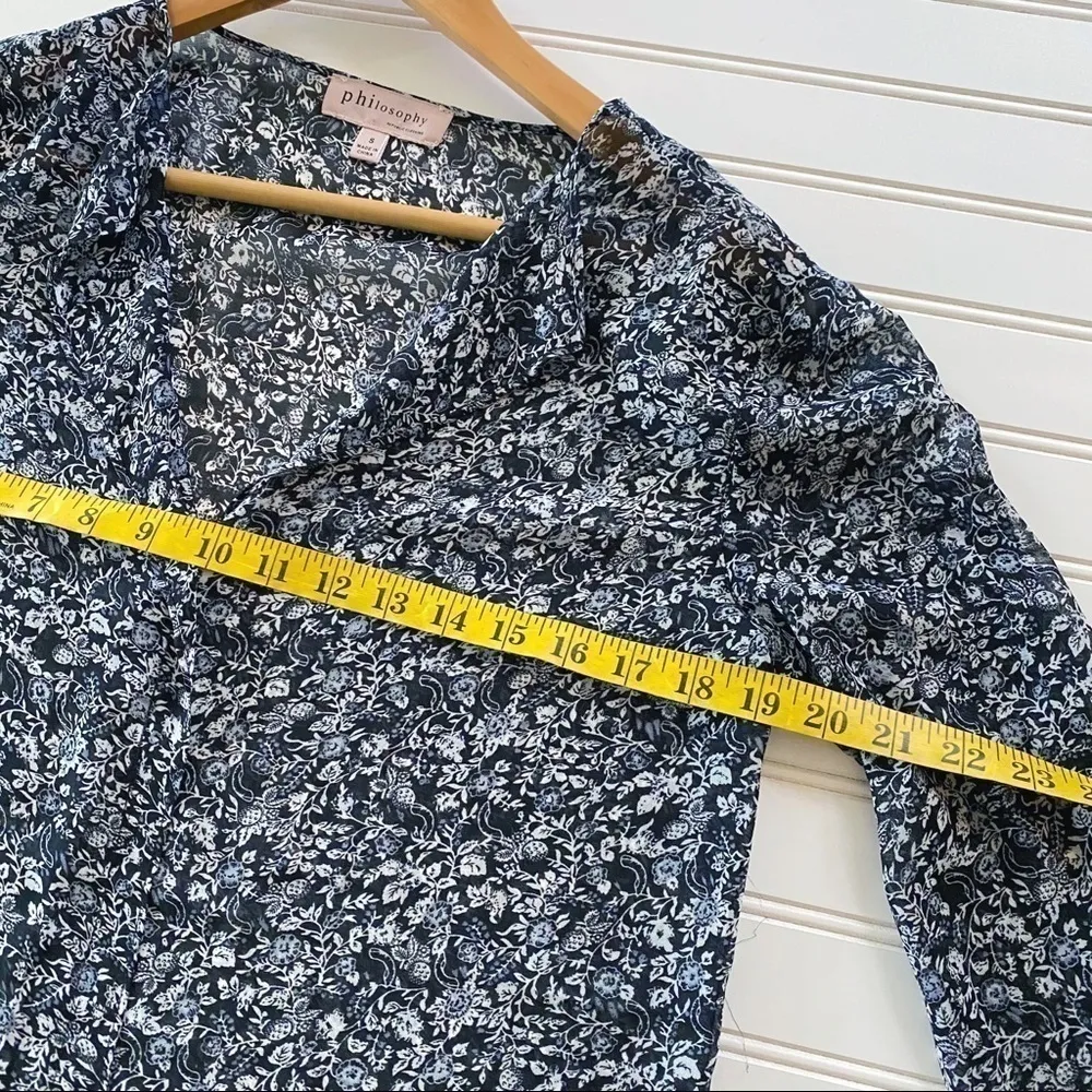 Philosophy Blue floral dressy blouse Size S - Image 6