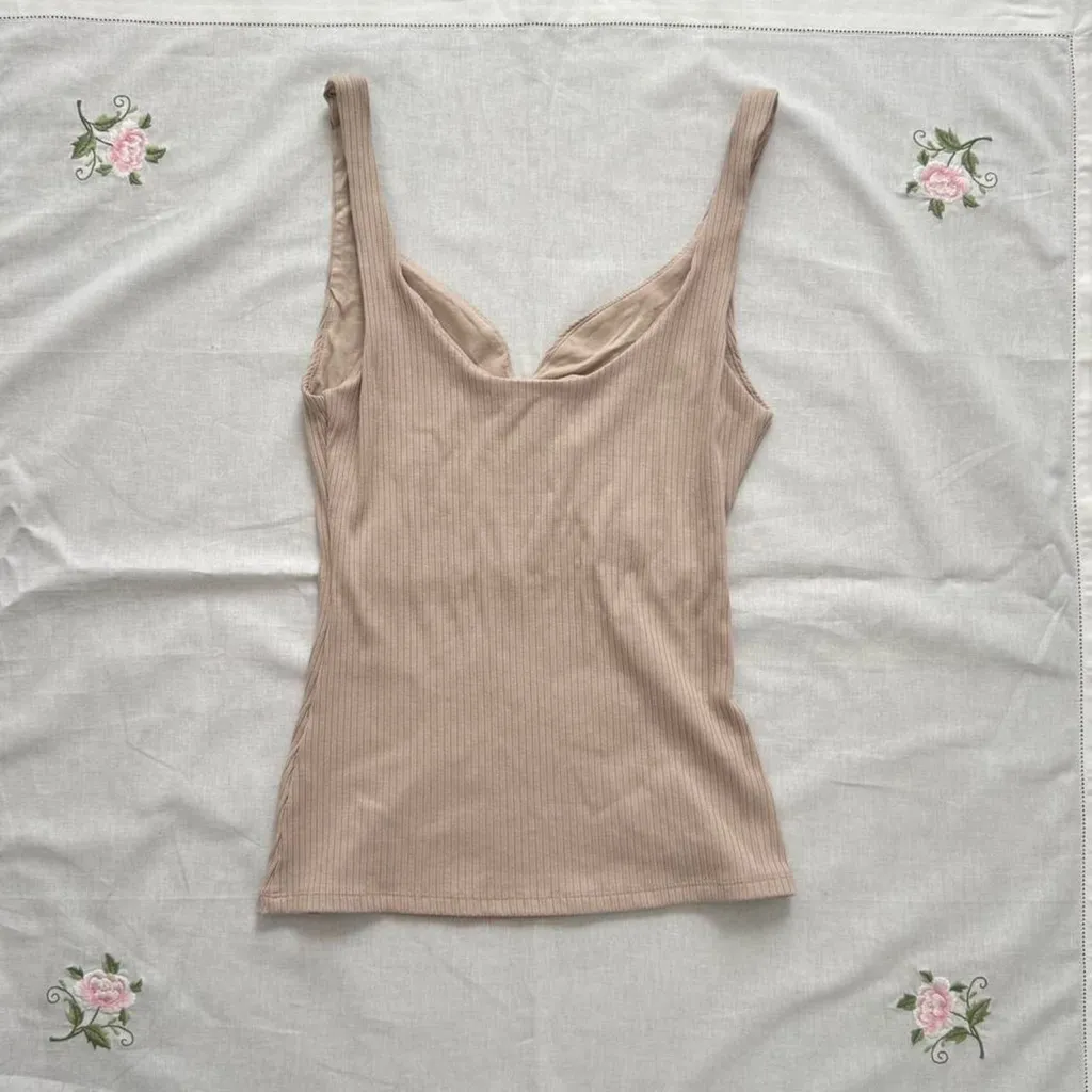 H&M XS nude/tan v-neck viscose ribbed tank - new with tags - Image 2