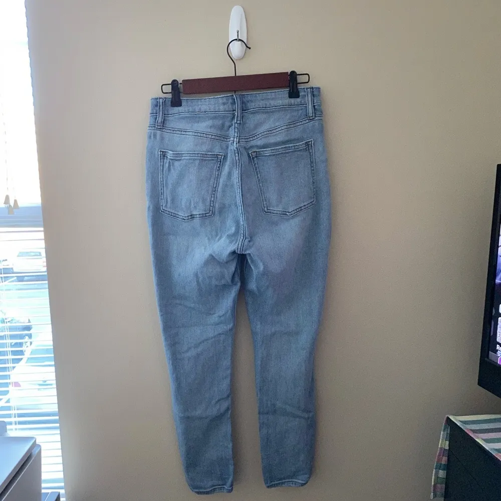 Women’s Elizabeth and James Light Wash Distressed High Rise Skinny Ankle Jeans - Image 3