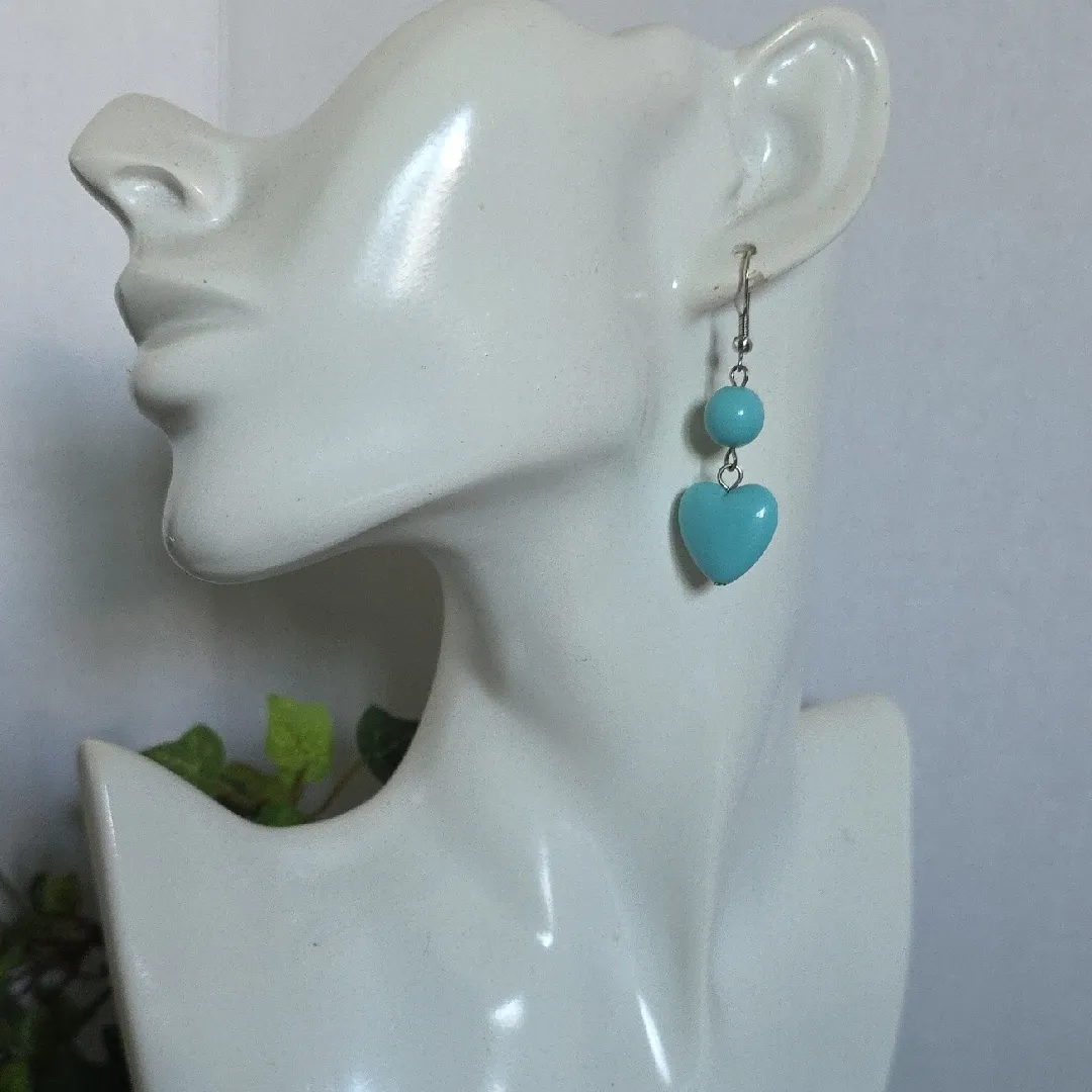 Silver and Turquoise Aqua Blue Acrylic Bead Puffy Heart Necklace Earrings Set - Image 7