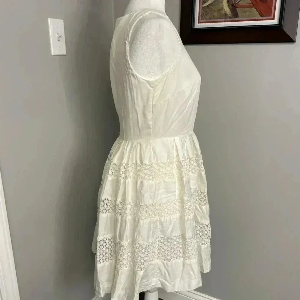 ANN TAYLOR OFF WHITE CROCHET DETAIL DRESS Size 6 Petite Aline Skater Wedding - Image 2