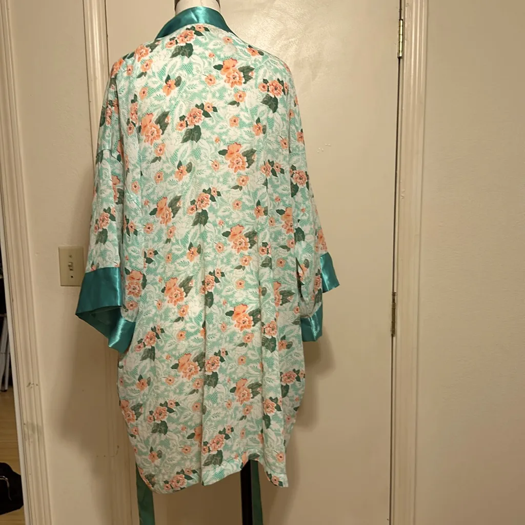 Vintage pristine VS gold label kimono style robe - Image 5