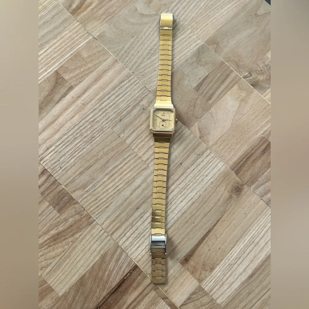 Seiko Super Rare Vintage Ladies Watch Octagonal Gold Dial Gold Bracelet - Image 5