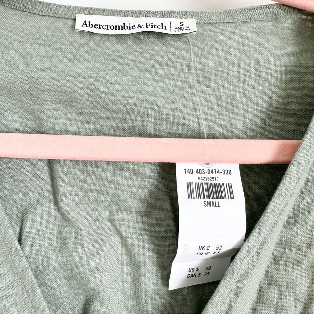 NWT Abercrombie & Fitch Sage Green Tie Front Puff Sleeve Crop Top sz Small - Image 9