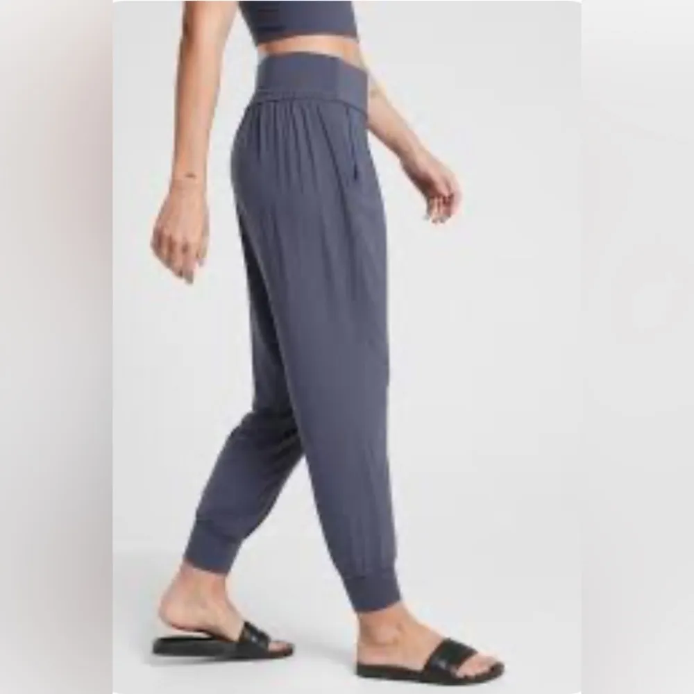 Athleta Trekkie North Jogger Women’s Sz 18Mountain Hiking Trail Pants Black - Image 2