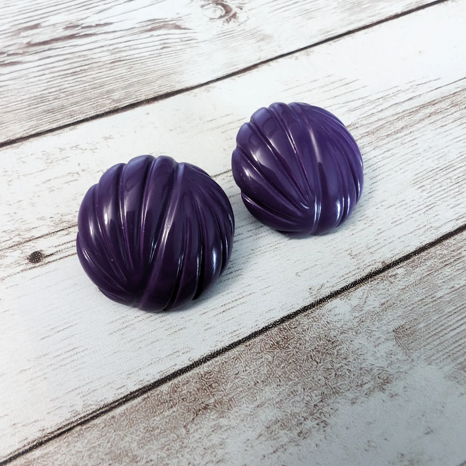 Vintage Clip On Earrings - Image 3