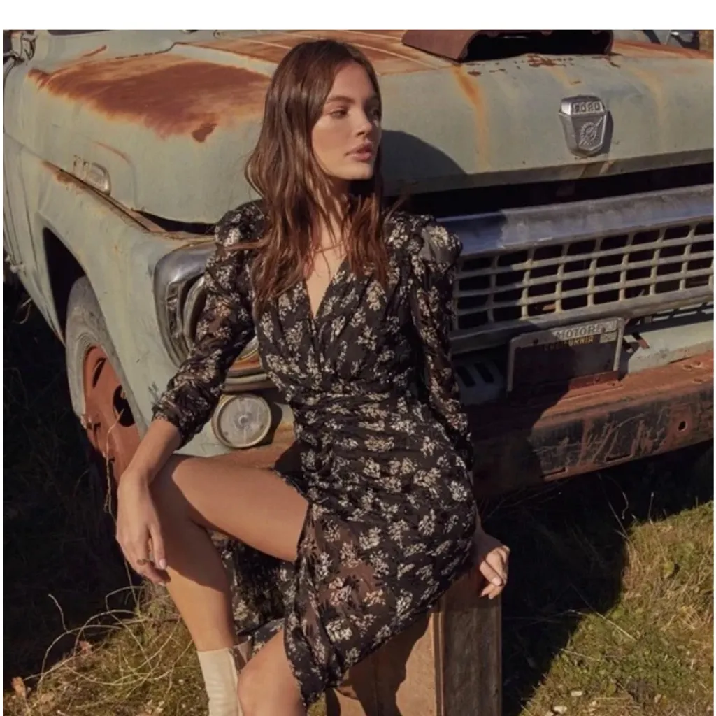 New ASTR Maven Black Floral Long Sleeve Midi Dress Small Thigh Slit Puff Sleeve - Image 4