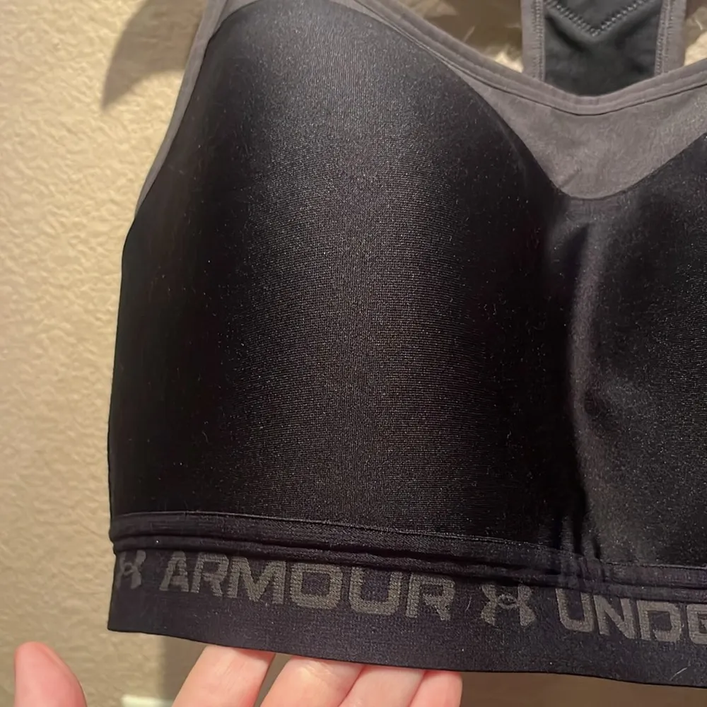 Under Armour Women’s Compression Sports Bra Black Gray Size 44DD - Image 3