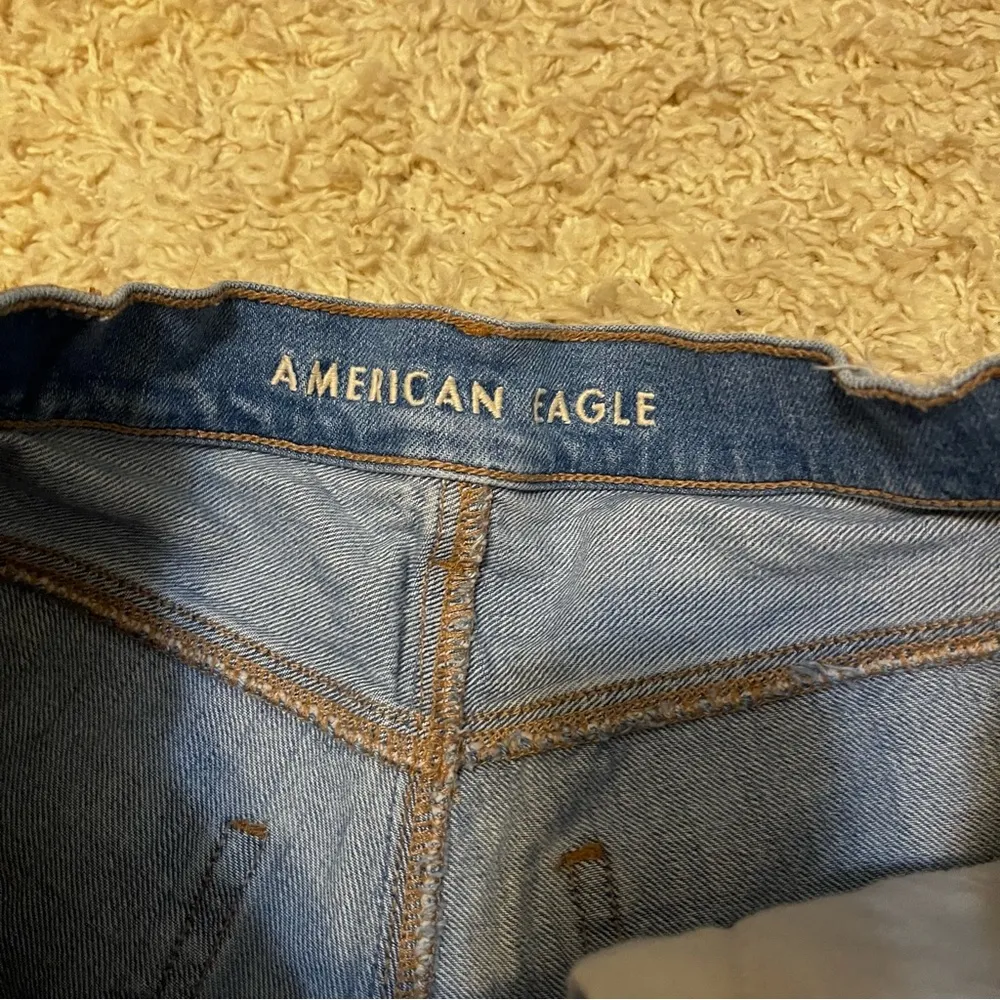 COPY - american eagle highest rise 90s boyfriend distressed jean shorts size 4 - Image 4