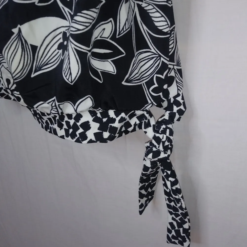 24th& Ocean M Black White Flower Print Tankini Top Size M - Image 3