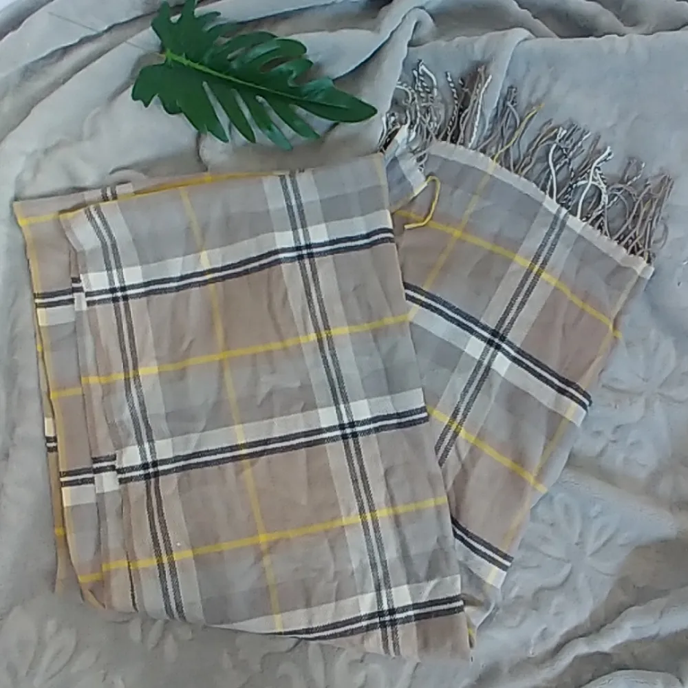 Old Navy Oversize Plaid Blanket Scarf w/ Fringe - Image 3