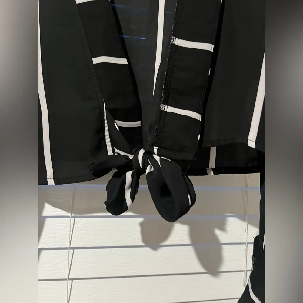 Pretty Little Thing Cropped Cardigan - Image 2