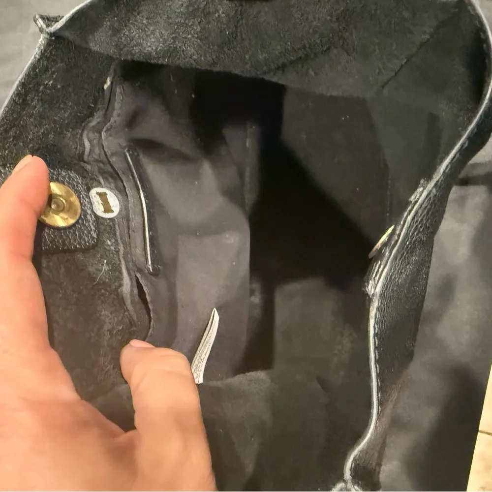 Lucky Brand Coran Pebbled Leather Satchel Crossbody Black - Image 4