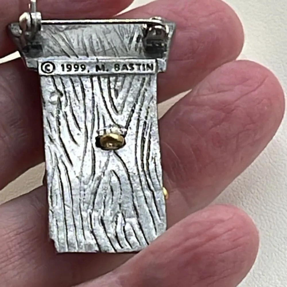 Vintage M.Bastin 1999 pewter birdhouse bird brooch. Gold - Image 3