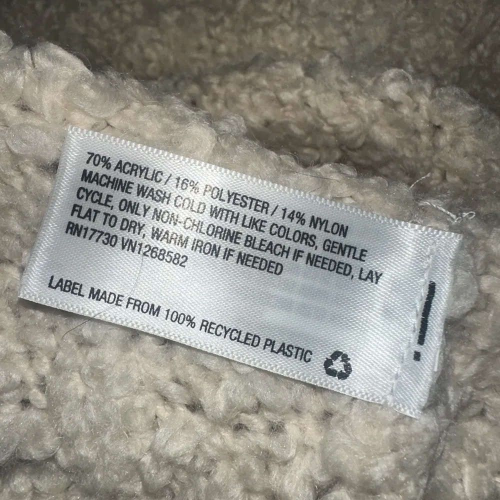 Universal Thread Goods Co. v-neck cream sweater 3X - Image 4