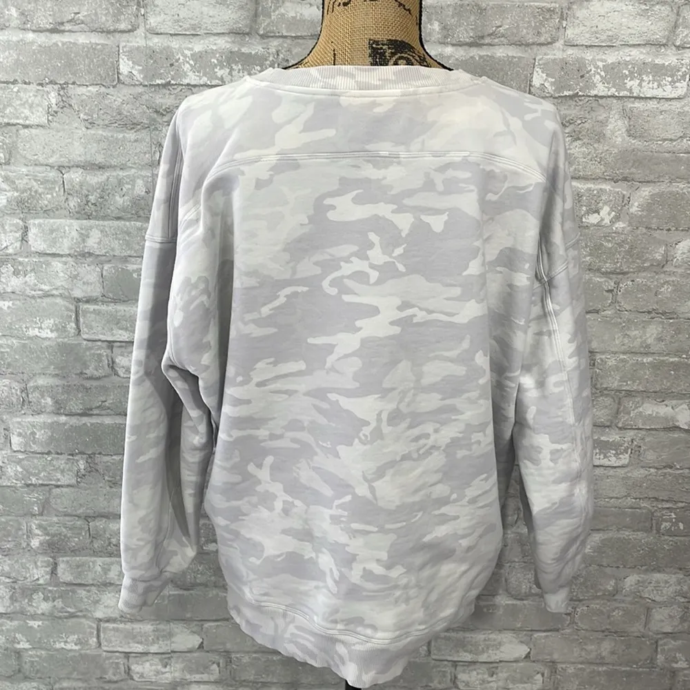Lululemon  Perfectly Oversized Crew
Incognito Camo Alpine White Multi - Image 4
