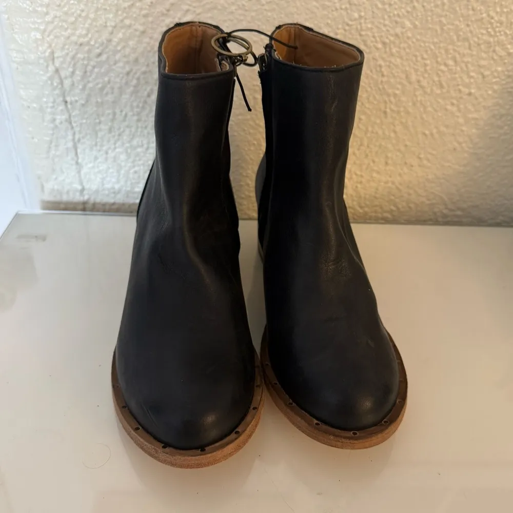 BEEK Nighthawk Black Leather Ankle Boots size 6 - Image 9