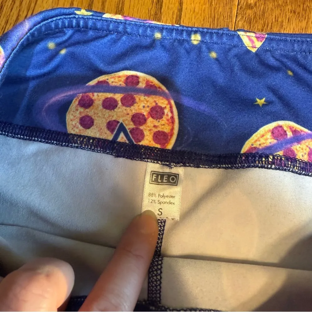 FLEO Pizza Print Blue Shorts Size Small - Image 2