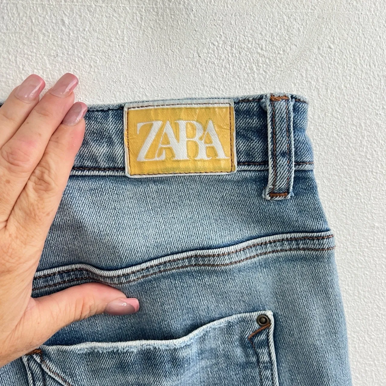 Zara Light Wash Blue Distressed Ripped MOM Jeans Size 4 - Image 6